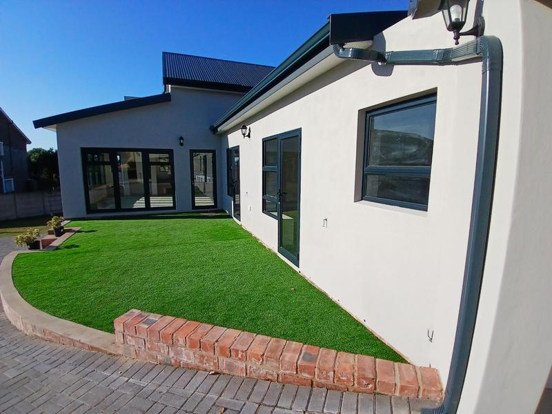 4 Bedroom Property for Sale in Stilbaai Wes Western Cape